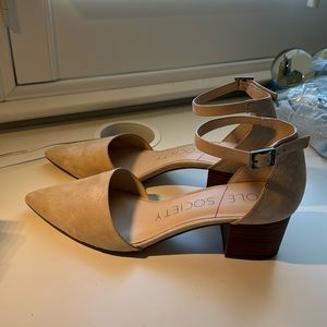 Sole Society women’s tan suede pumps. Hardly ever worn.